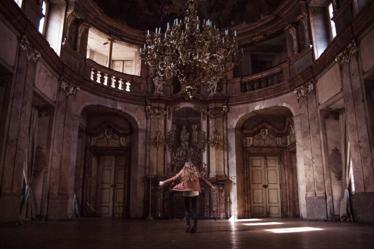 Photo Sculptural chandelier